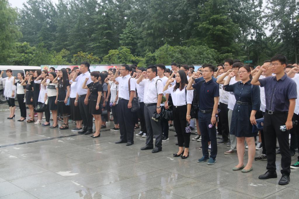 bet36体育在线师生代表集体重温入党誓词